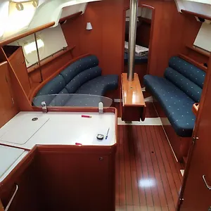 Cruising Boat For Up To 6 People In Masnou Hotel en barco Badalona